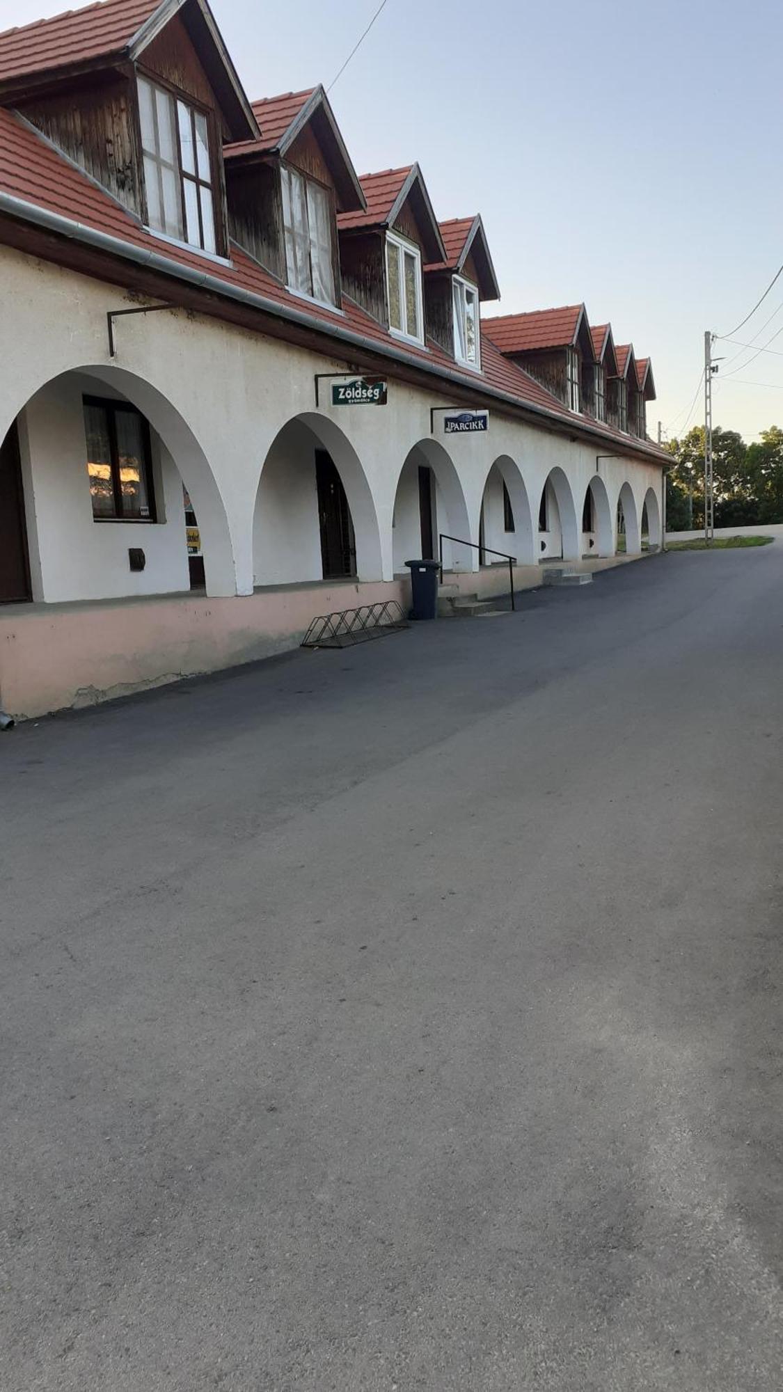 Borostyán Vendégház Tiszaug Esterno foto